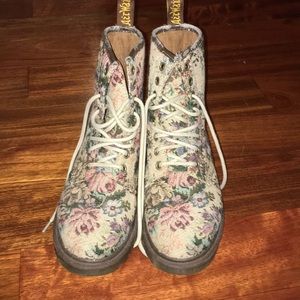 Tapestry print doc martens